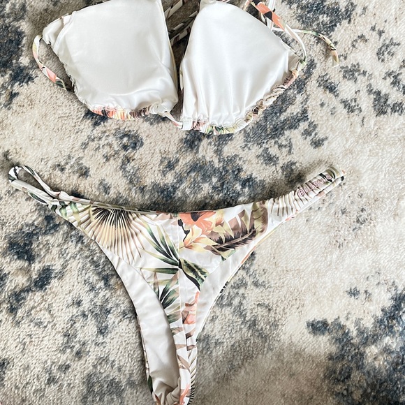 Billabong bikini set - Picture 2 of 2